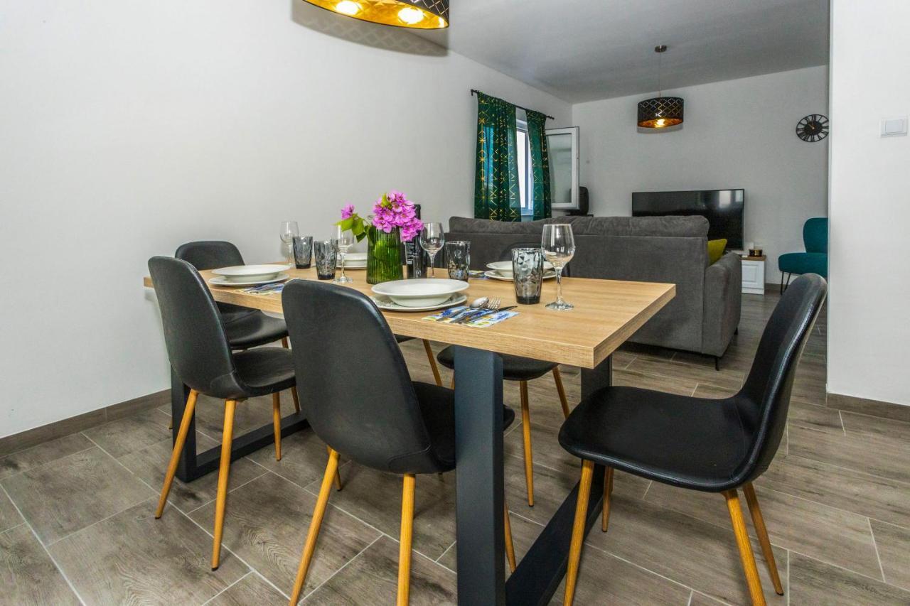City Apartment Nora, Old Town Located, Free Parking Макарска Екстериор снимка
