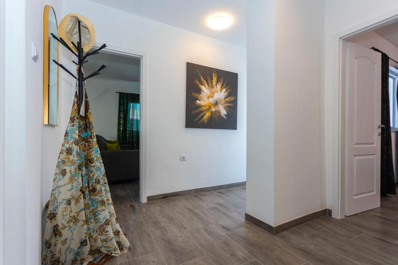 City Apartment Nora, Old Town Located, Free Parking Макарска Екстериор снимка