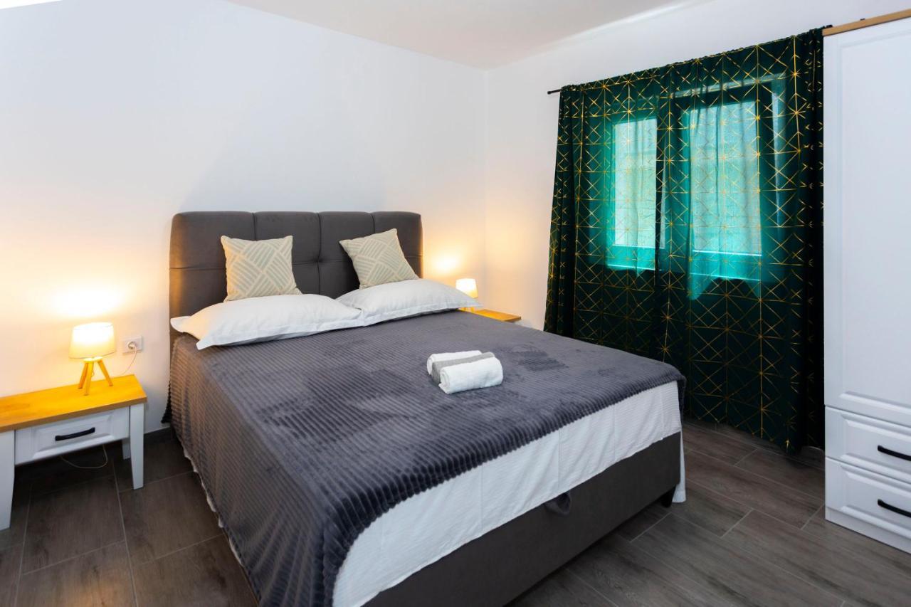 City Apartment Nora, Old Town Located, Free Parking Макарска Екстериор снимка