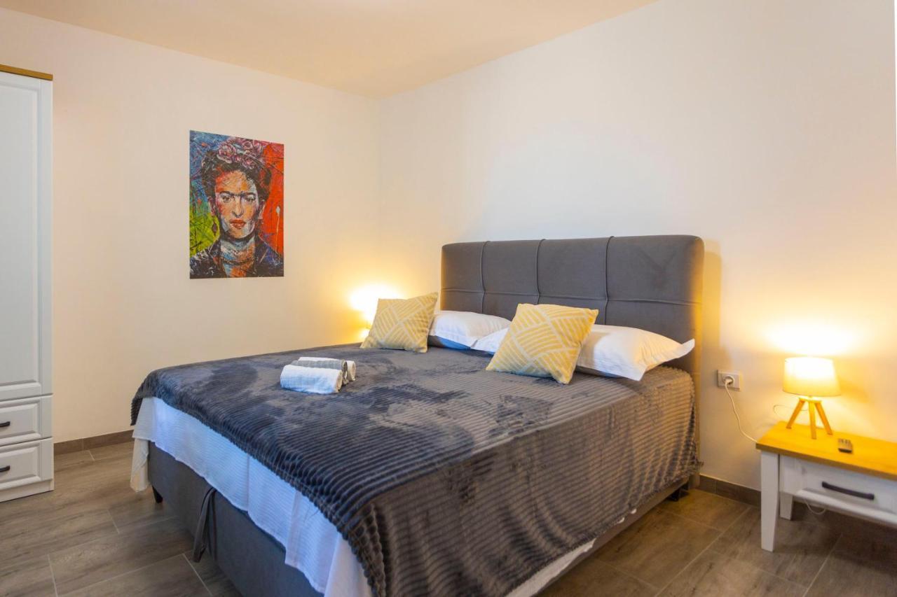 City Apartment Nora, Old Town Located, Free Parking Макарска Екстериор снимка