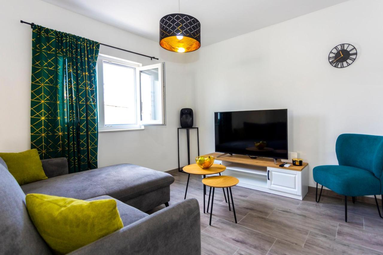 City Apartment Nora, Old Town Located, Free Parking Макарска Екстериор снимка